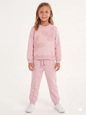 conjunto3 Conjunto "Butterfly Dream" – Buso Rosa con Mariposas en Encaje y Jogger Premium