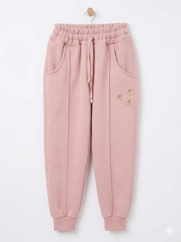 conjunto3_2 Conjunto "Butterfly Dream" – Buso Rosa con Mariposas en Encaje y Jogger Premium